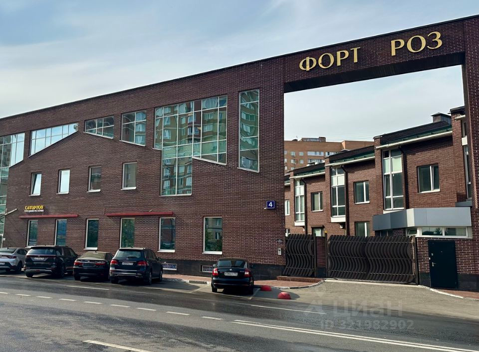 Премиум-обслуживание коммерческих и жилых комплексов под ключ: от безупречной уборки до решения сложных управленческих вопросов